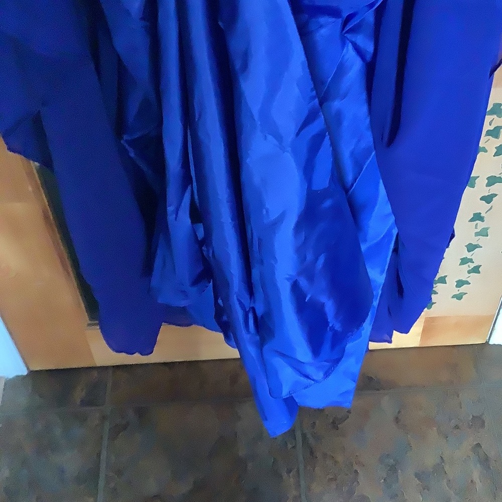 Gown - Picture 5 of 8